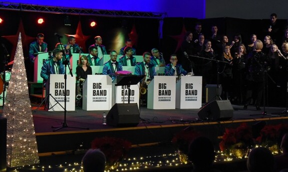 Kolędowo, zimowo, swingowo… Koncert Przyjaciele Big Bandu Świątecznie za nami