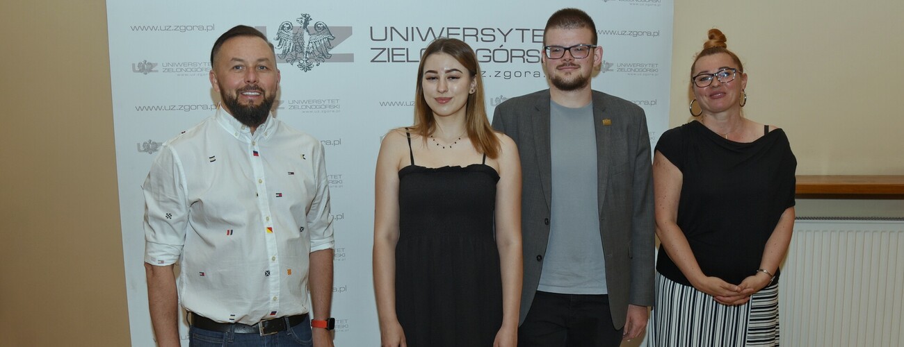 Od lewej: Pełnomocnik ds. Ewaluacji Jakości Kształcenia - dr Paweł Szudra, studentka Ewa Antecka, przewodniczący Parlamentu Studenckiego - Marcin Łukaszewicz, kierownik Działu Kształcenia - dr Edyta Wysocka, fot. K. Adamczewski 