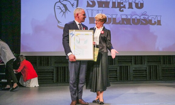 Rektor Uniwersytetu Zielonogórskiego - prof. dr hab. Wojciech Strzyżewski oraz Marszałek Województwa Lubuskiego - Elżbieta Anna Polak;  fot. Urząd Marszałkowski Województwa Lubuskiego 