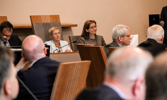 Prorektor ds. Współpracy z Gospodarką - dr hab. inż. Maria Mrówczyńska, prof. UZ oraz Prorektor ds. Studenckich - dr hab. Barbara Literska, prof. UZ; fot. J. Czarnecka